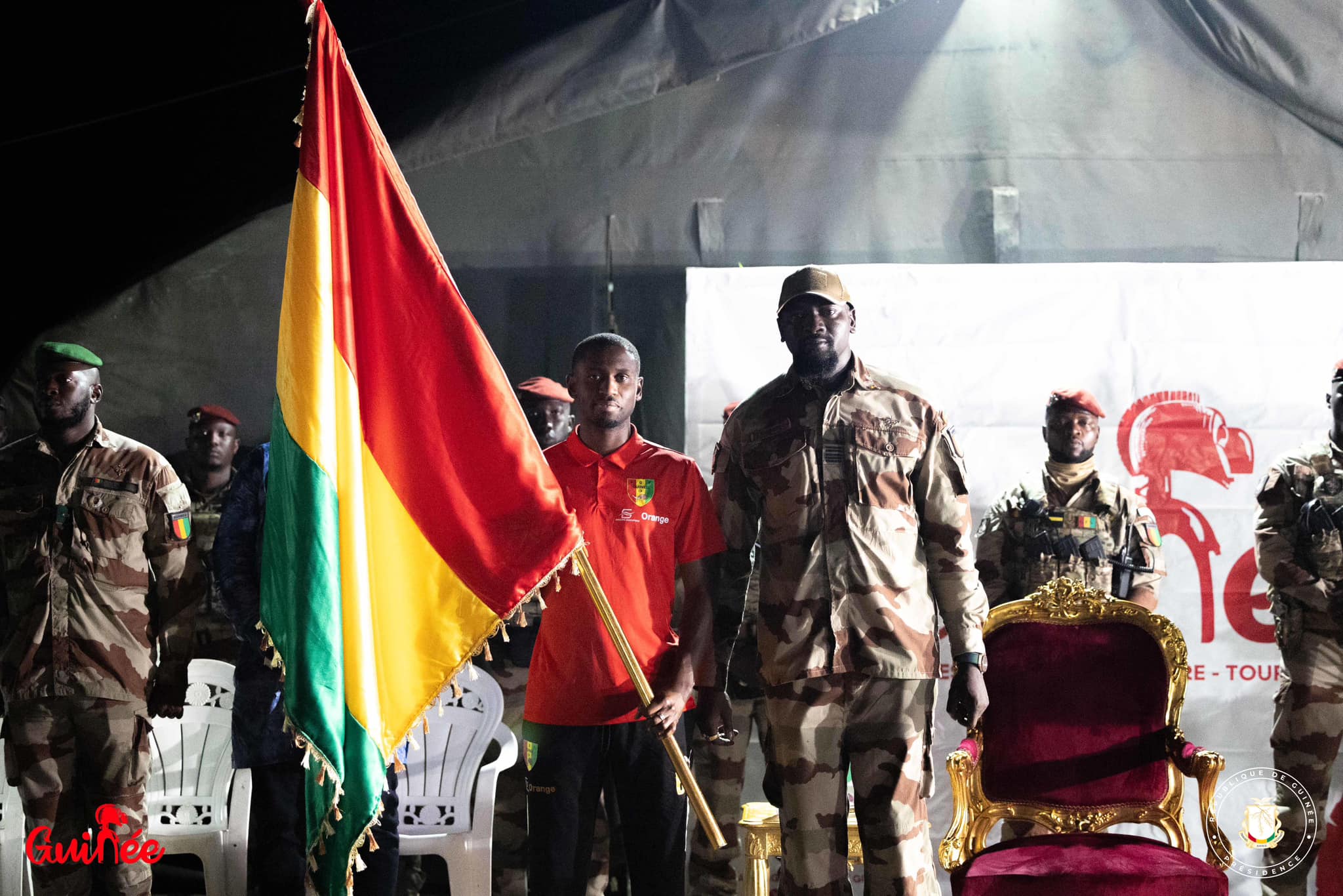 CAN 2023 : le Chef de l'État remet le drapeau guinéen au Syli National -  Foot224 - Actualité Sport Guinée